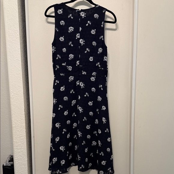 Ann Taylor A Line Sleeveless Midi Dress Size 4 Navy and White Floral - Picture 9 of 13